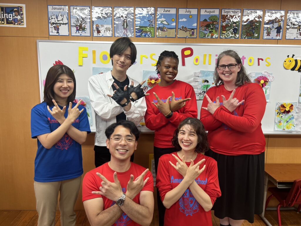 アメリカンスクールでの東海テレビ「DAI★さんぽ」取材時にDAIGOさんと撮影した記念写真